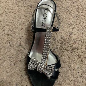 Black strappy heel with rhinestone bow